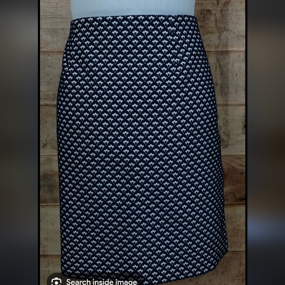 Ann Taylor- Navy Blue, & White Mini Pencil Skirt. Size 10. NWOT!